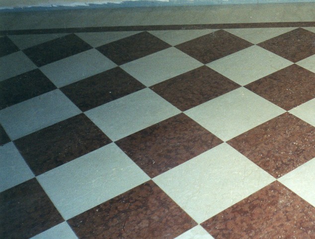 1Levigatura-e-lucidatura-pavimento-a-scacchiera-in-marmo-botticino-e-rosso-di-verona